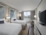 Quadruple room with city skyline view