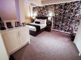 Quite Double room with partial view
