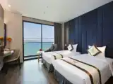Premier Deluxe Twin room with city view