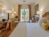 Monoparental (1 adult + 1 child) room with garden view