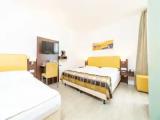 Modern Triple room