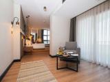 Deluxe Corner Double room with balcony