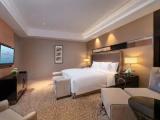 1 Bedroom Lounge Access Double Suite
