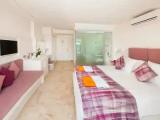 Superior with Pool Access Double room with balcony