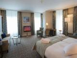 Suite with lake view