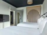 Sextuple room