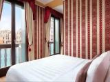 Deluxe Double Suite with canal view