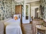 Moderate Single room