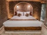 Superior Cave Suite