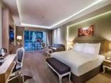 Jasmine Family Lagoon Swim-Up room