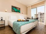 Twin room with sea view