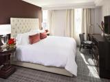 Mobility/Hearing Accessible Tub Double Junior Suite