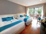 Deluxe Triple room with pool view