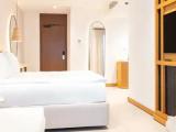 Deluxe Jacuzzi Suite