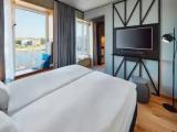 High Floor Double room with harbour view