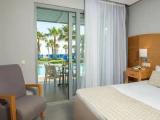 Sharing Pool Suite Sea View