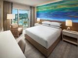 Diamond Head room oceanfront