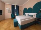 Suite with city view
