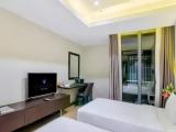 Deluxe Triple room with city view
