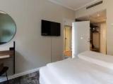 Connecting room