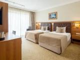 Jacuzzi Double Suite with land view