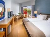 Double room with balcony and with partial sea view