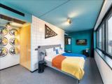 Play Double room