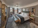 Mandarin Family room