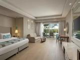 Swim-Up Family Suite