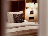 Director Bank Double Suite
