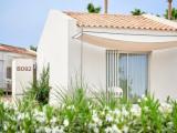 Twin Bungalow with garden view