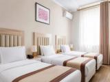 Standard Triple room with city view
