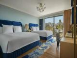 Quadruple room with Hollywood Hills view
