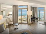 1 Bedroom Premium With Private Beach & Splash Park Peacock Lounge Suite with sea view