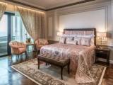 Deluxe Versace room with city view