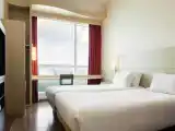 Standard Twin room with harbour view