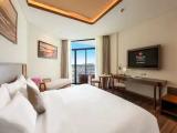 Premier Deluxe Double room with partial sea view