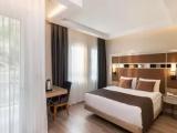 Deluxe Quadruple Family room