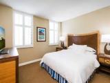 1 Bedroom Hearing and Roll-In Shower Accessible Double Lagoon Suite