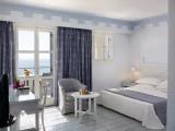 Family Sharing Pool Suite Sea View