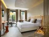 Naked room