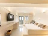 Honeymoon with Outdoor Hot Tub Double Suite with Caldera View