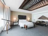The Peninsula Suite