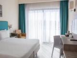 Double room with balcony and with partial sea view