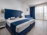 Standard Quadruple room with land view