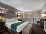 Split-level Double Suite with pool view