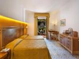 Standard Twin room with balcony or patio