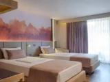 Standard Twin room with partial sea view