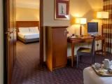 Connecting room