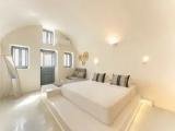 Double Junior Suite with Caldera View